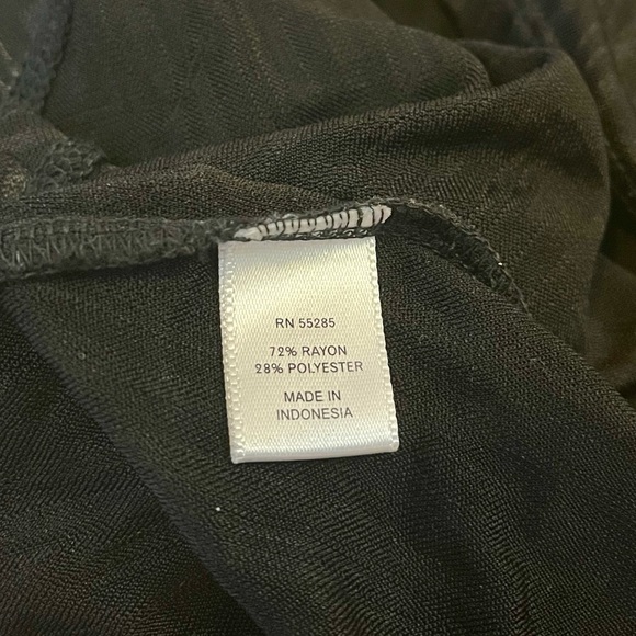 Black v-neck top - Picture 4 of 4